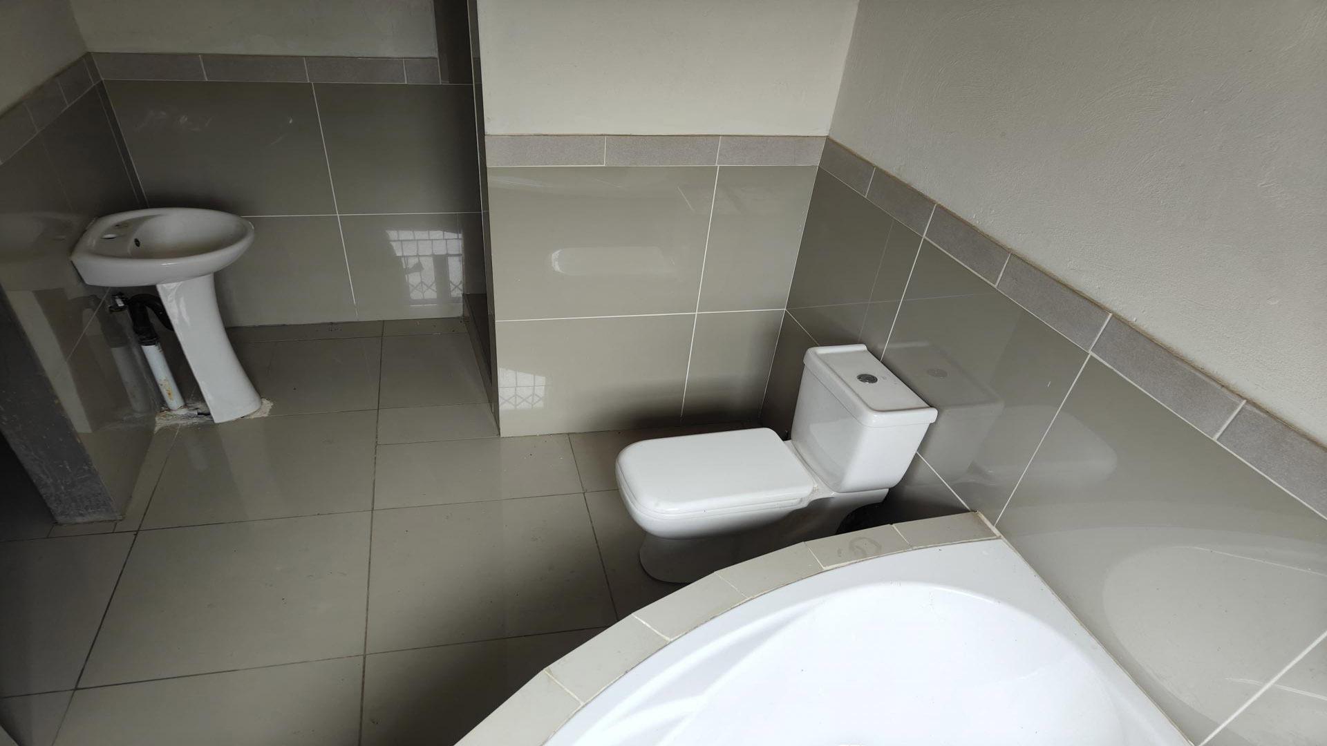 Bathroom 1 - 6 square meters of property in Rayton