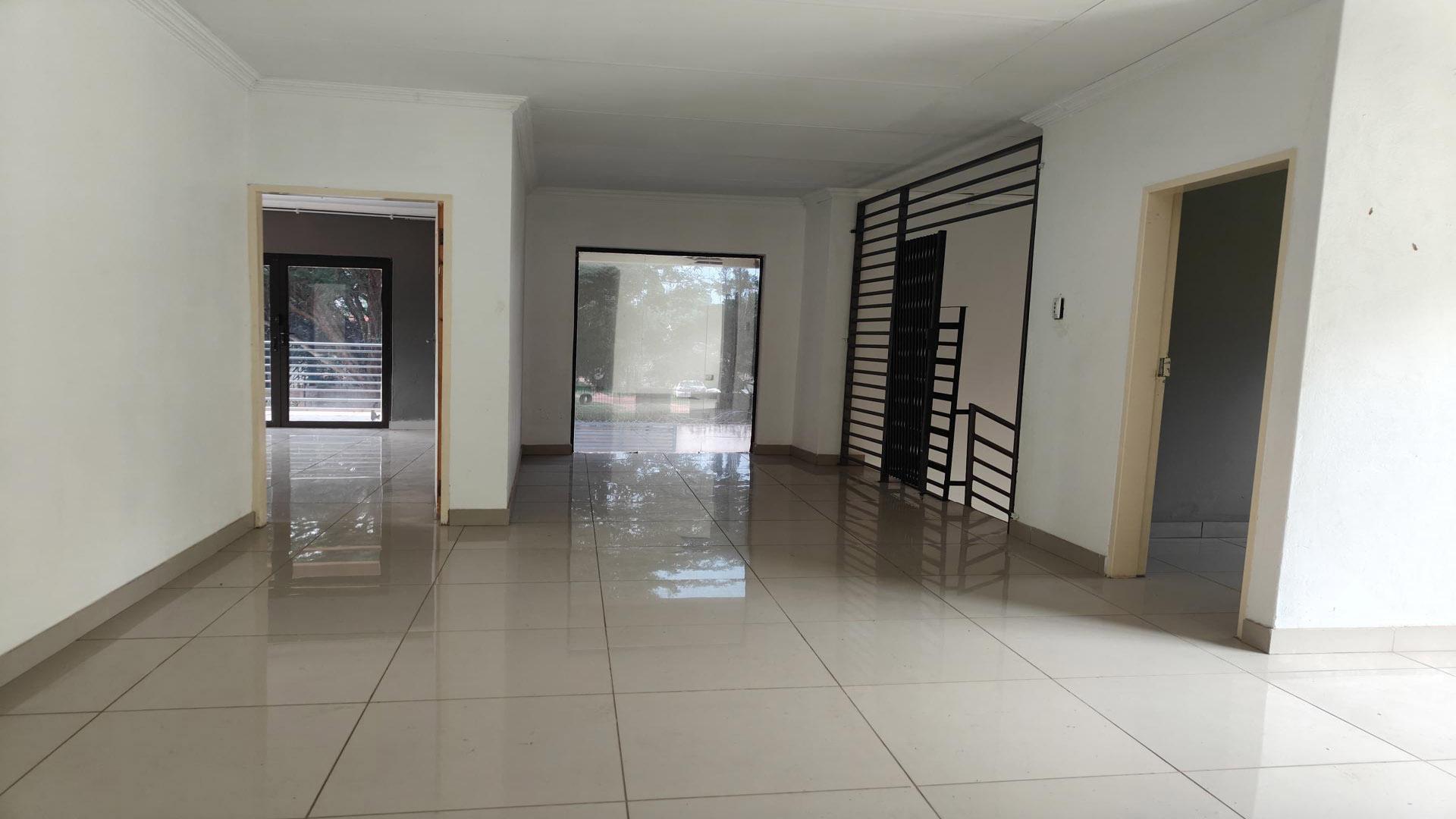 Lounges - 39 square meters of property in Rayton