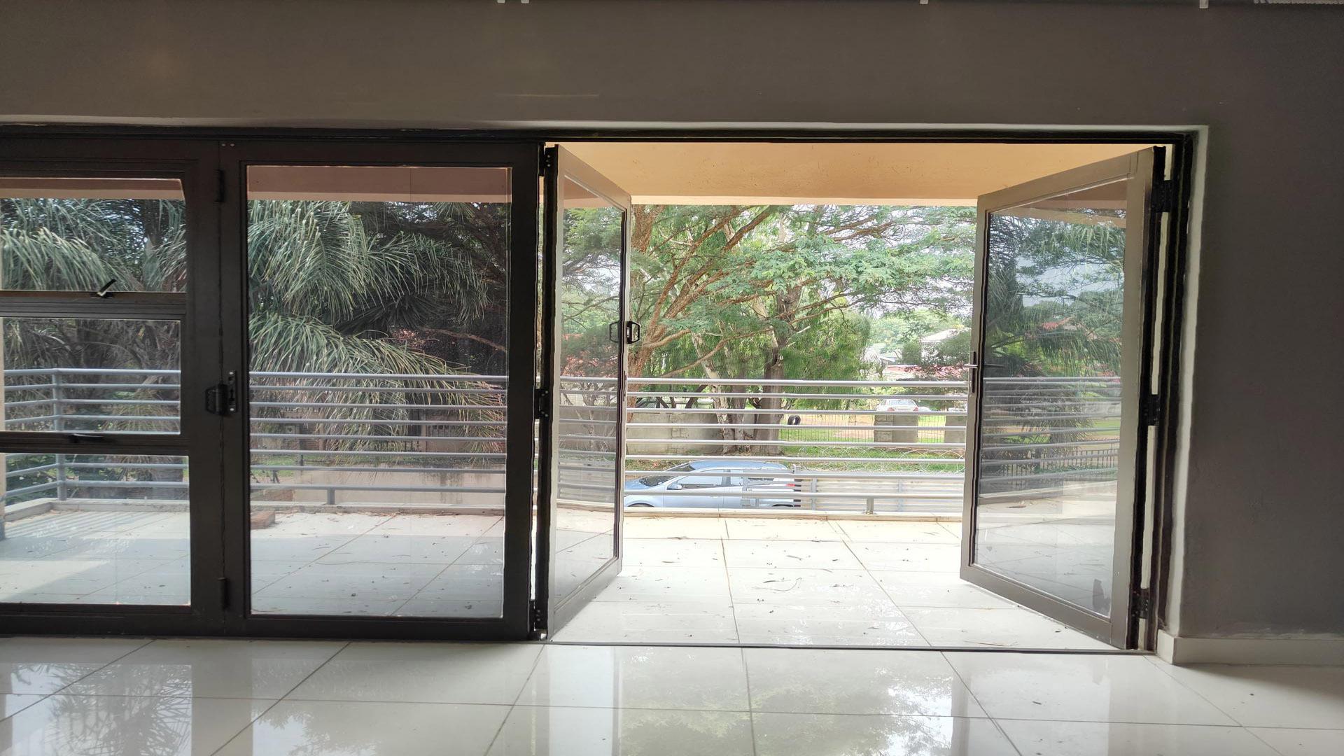 Balcony - 32 square meters of property in Rayton