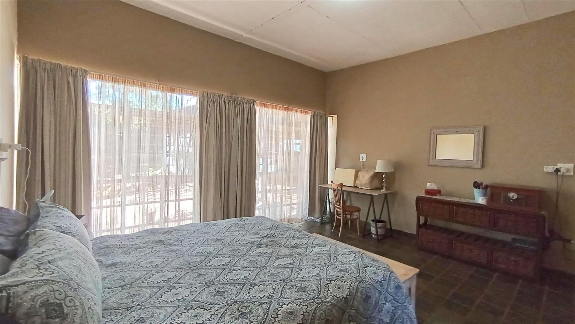 Bed Room 1 - 27 square meters of property in Patryshoek AH