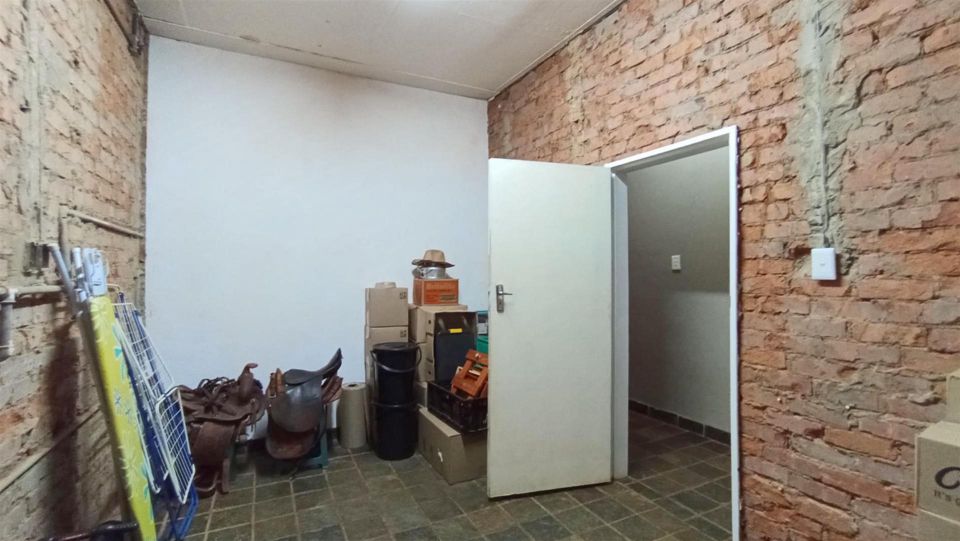 Study - 17 square meters of property in Patryshoek AH