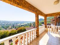 Balcony of property in Winchester Hills