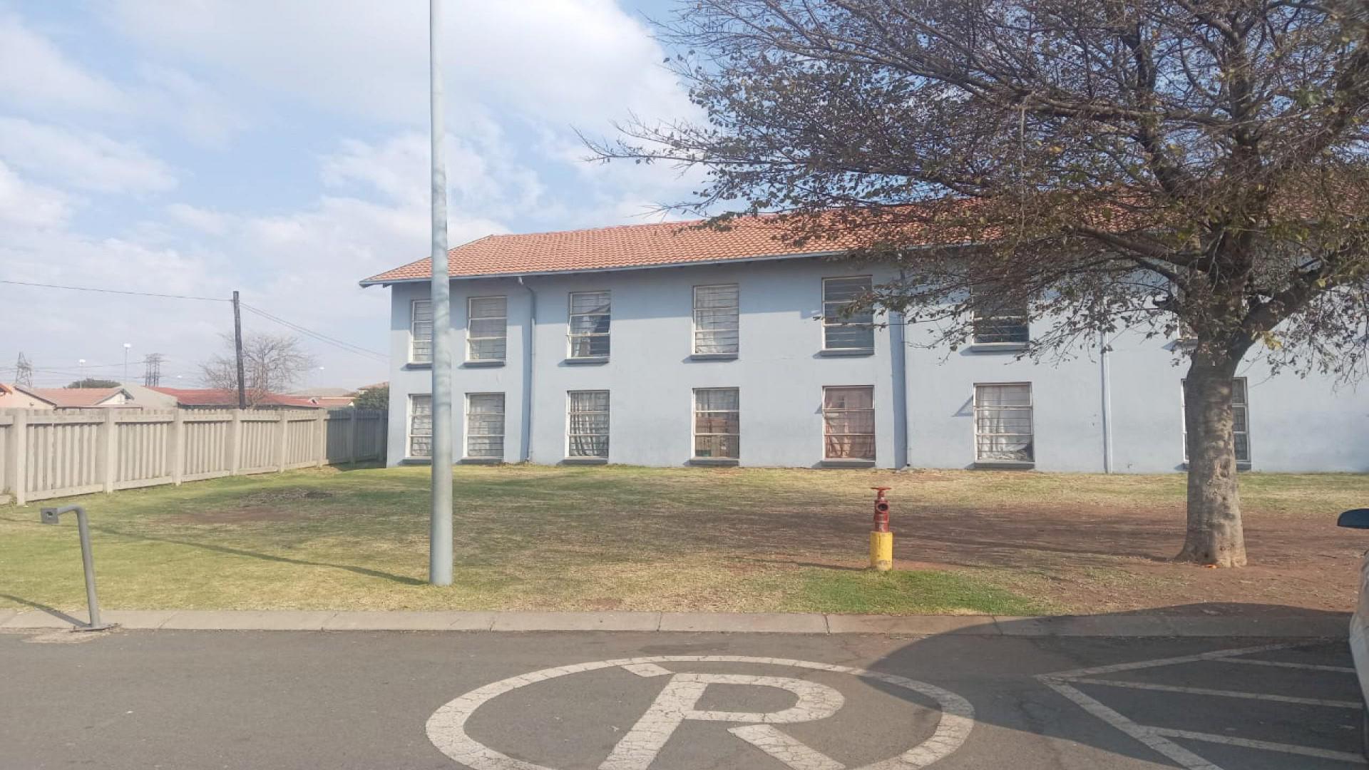 Front View of property in Commercia
