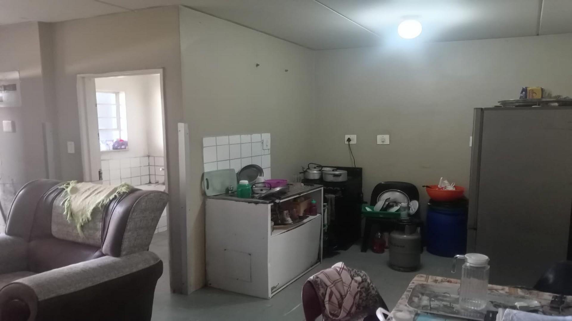 Kitchen of property in Commercia