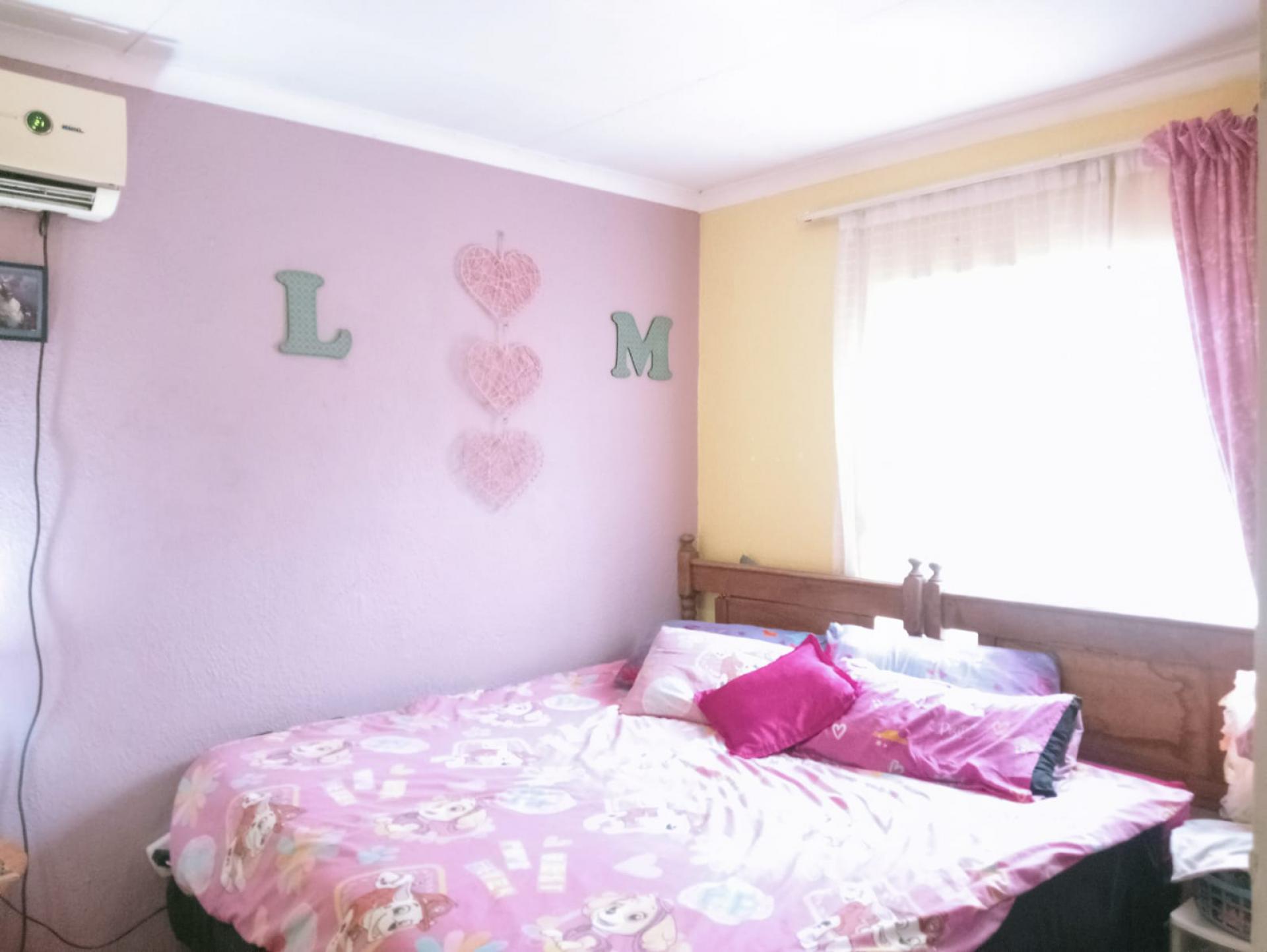 Bed Room 2 of property in Rustenburg