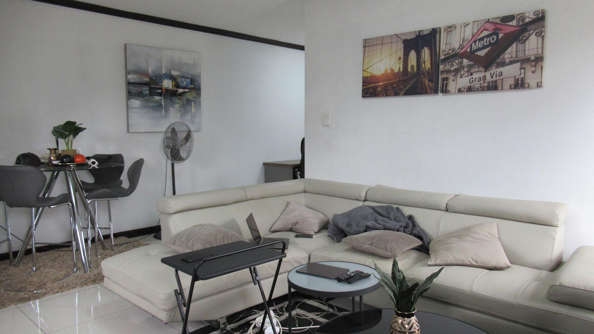 Lounges - 18 square meters of property in Kengies