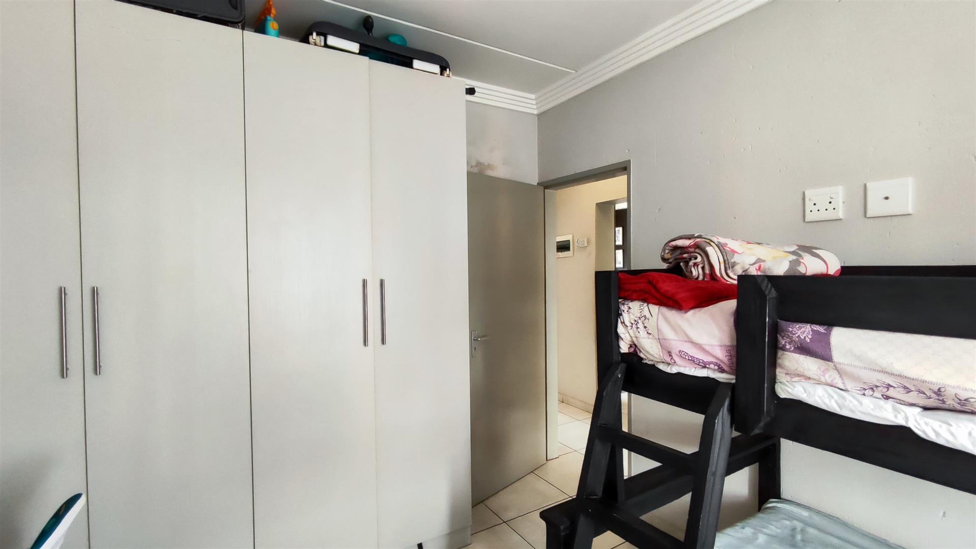 Bed Room 1 - 12 square meters of property in Jansen Park