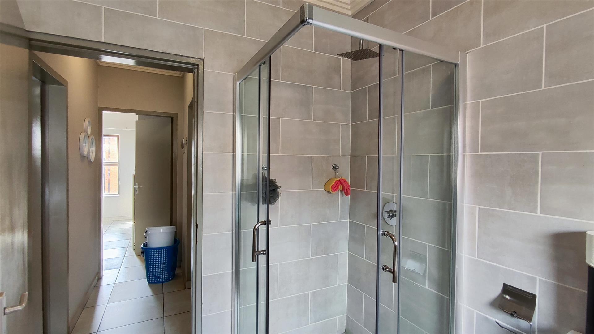 Bathroom 1 - 19 square meters of property in Jansen Park