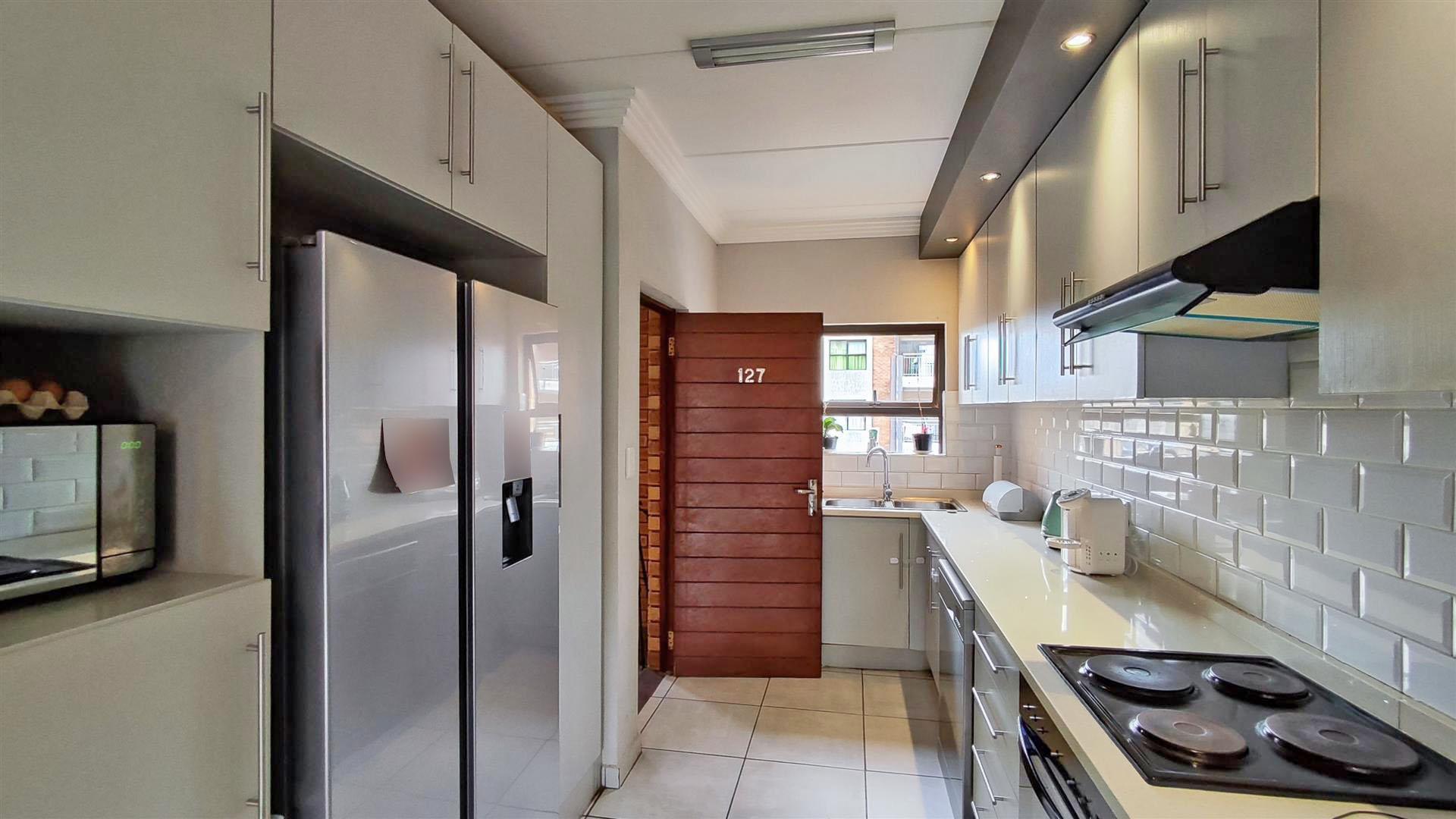 Kitchen - 12 square meters of property in Jansen Park