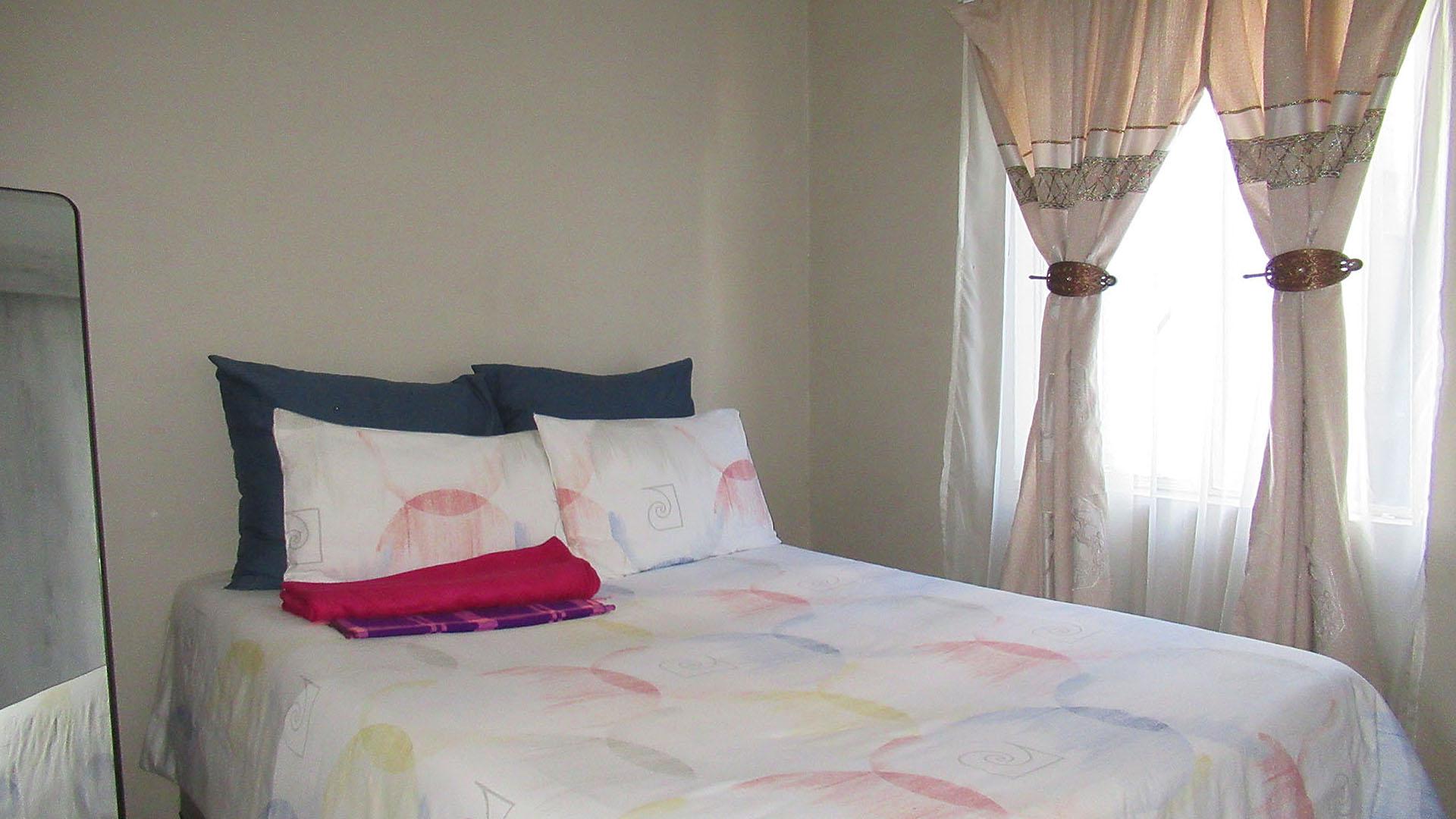 Main Bedroom - 10 square meters of property in Fleurhof