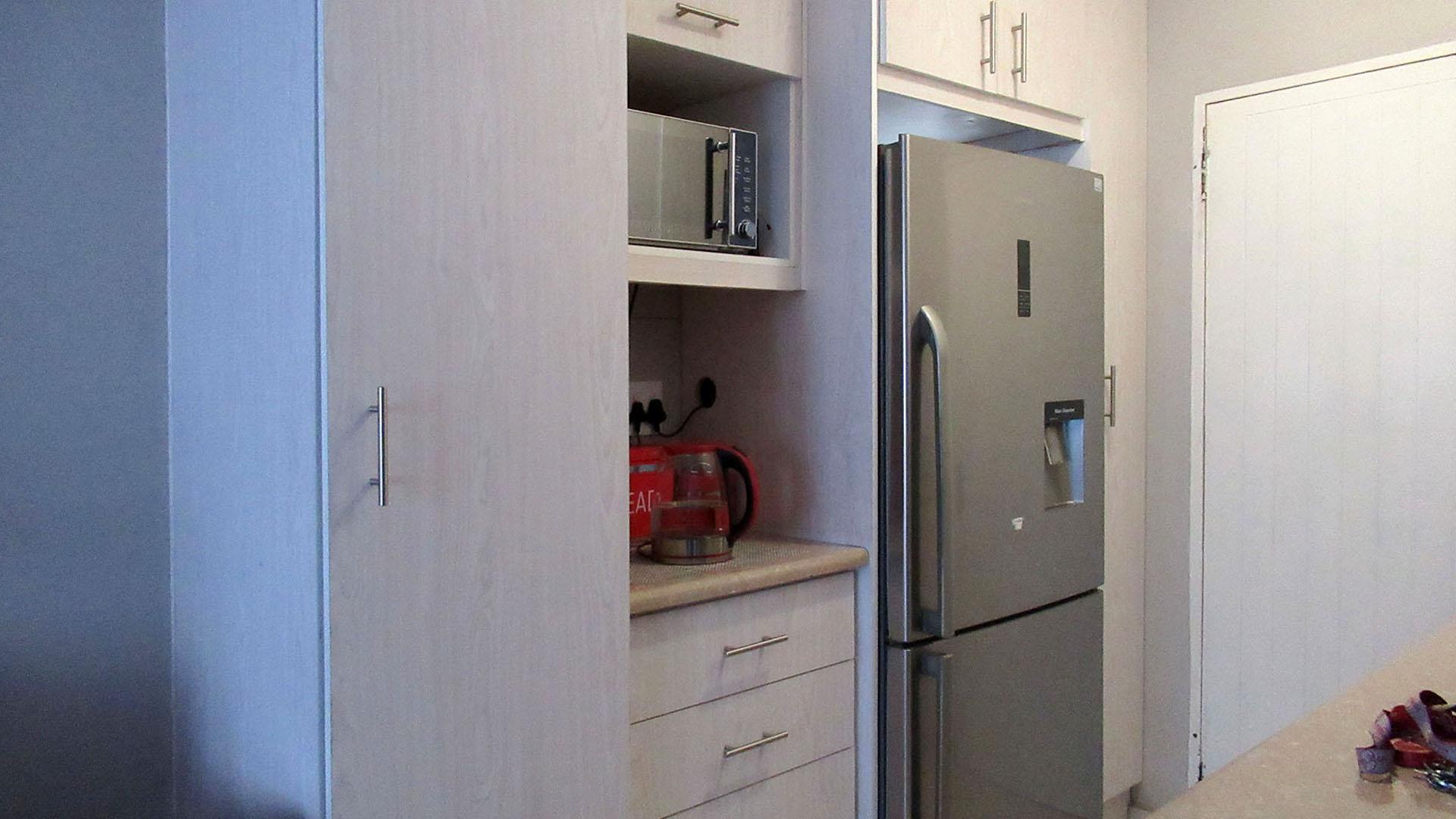 Kitchen - 6 square meters of property in Fleurhof