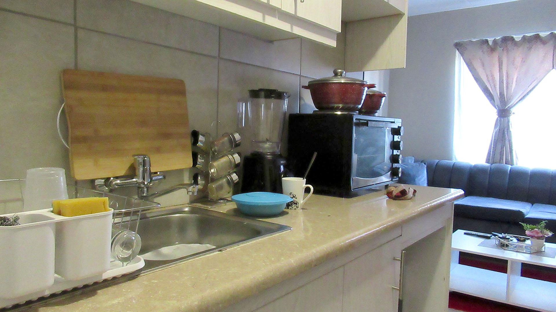 Kitchen - 6 square meters of property in Fleurhof