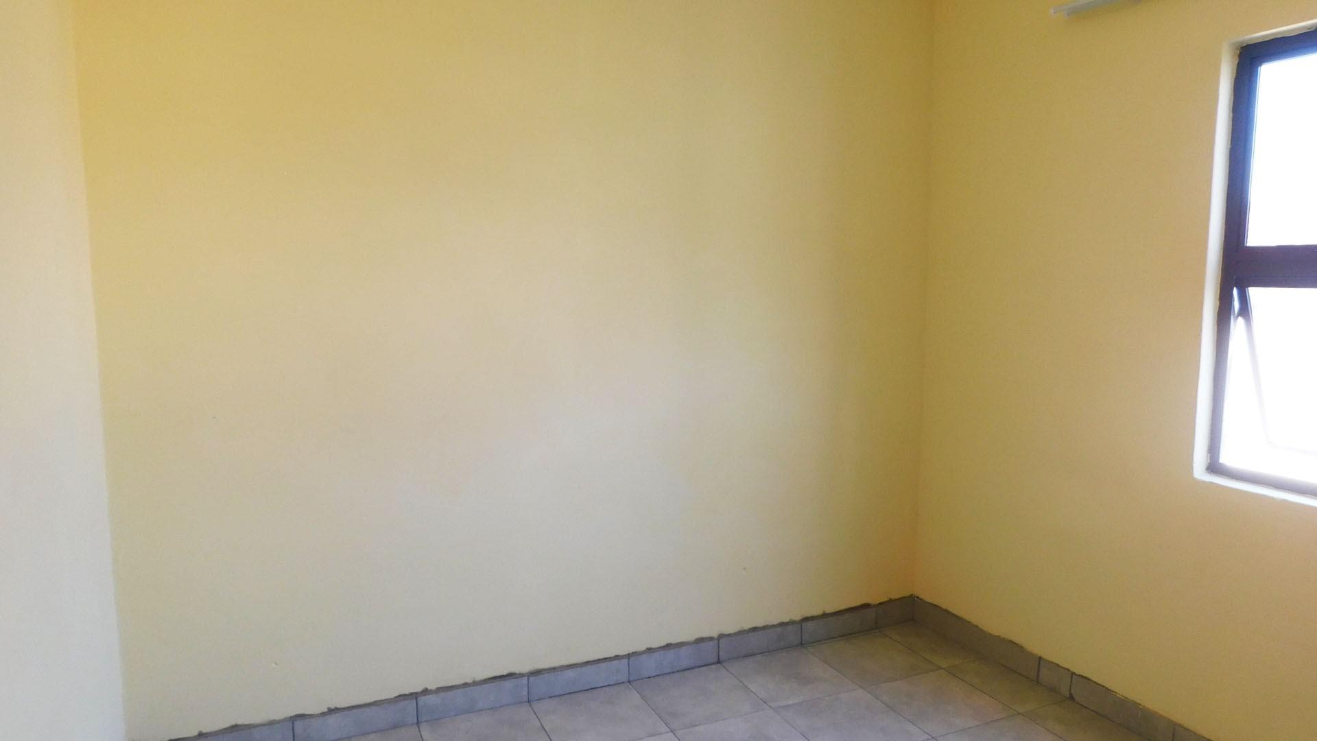 Bed Room 1 - 10 square meters of property in Demat