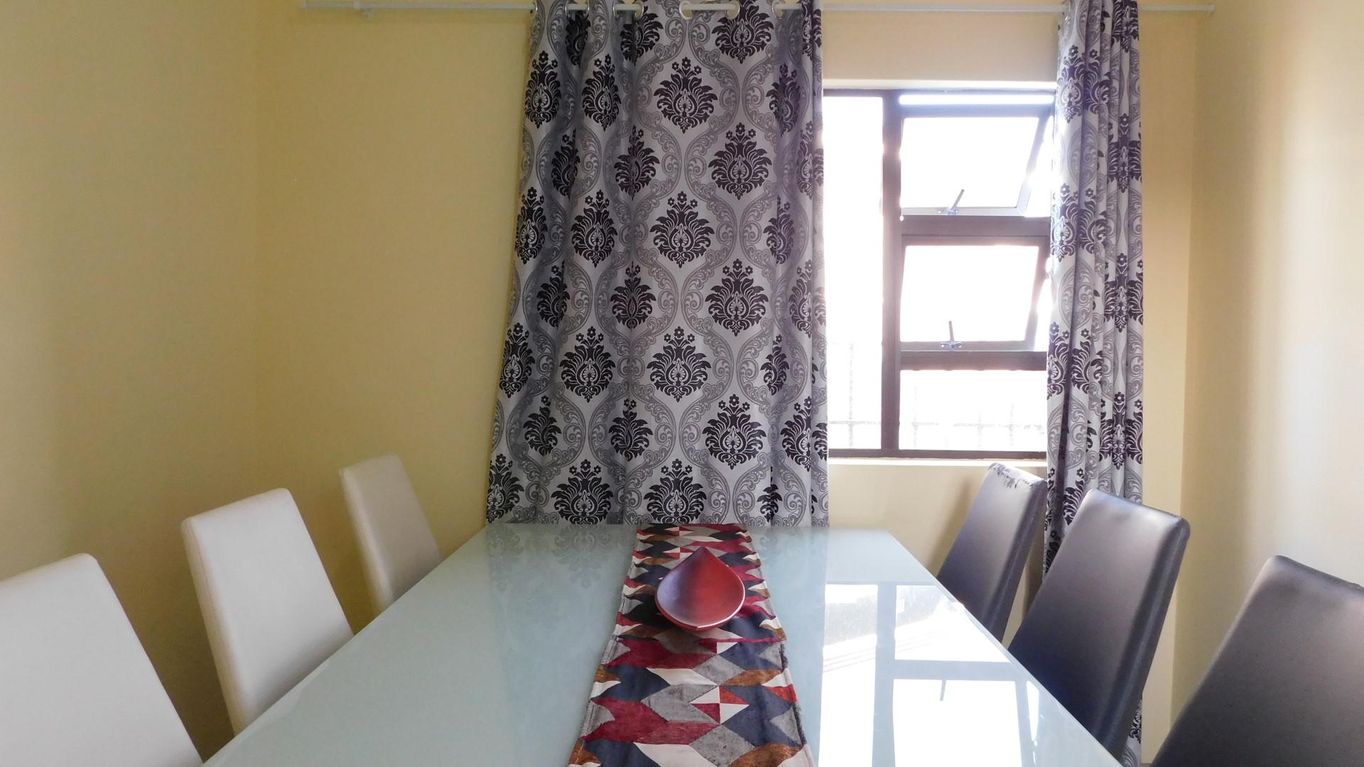 Dining Room - 11 square meters of property in Demat