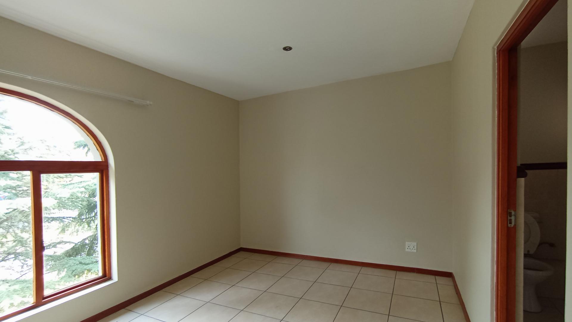 Main Bedroom - 18 square meters of property in Bryanston