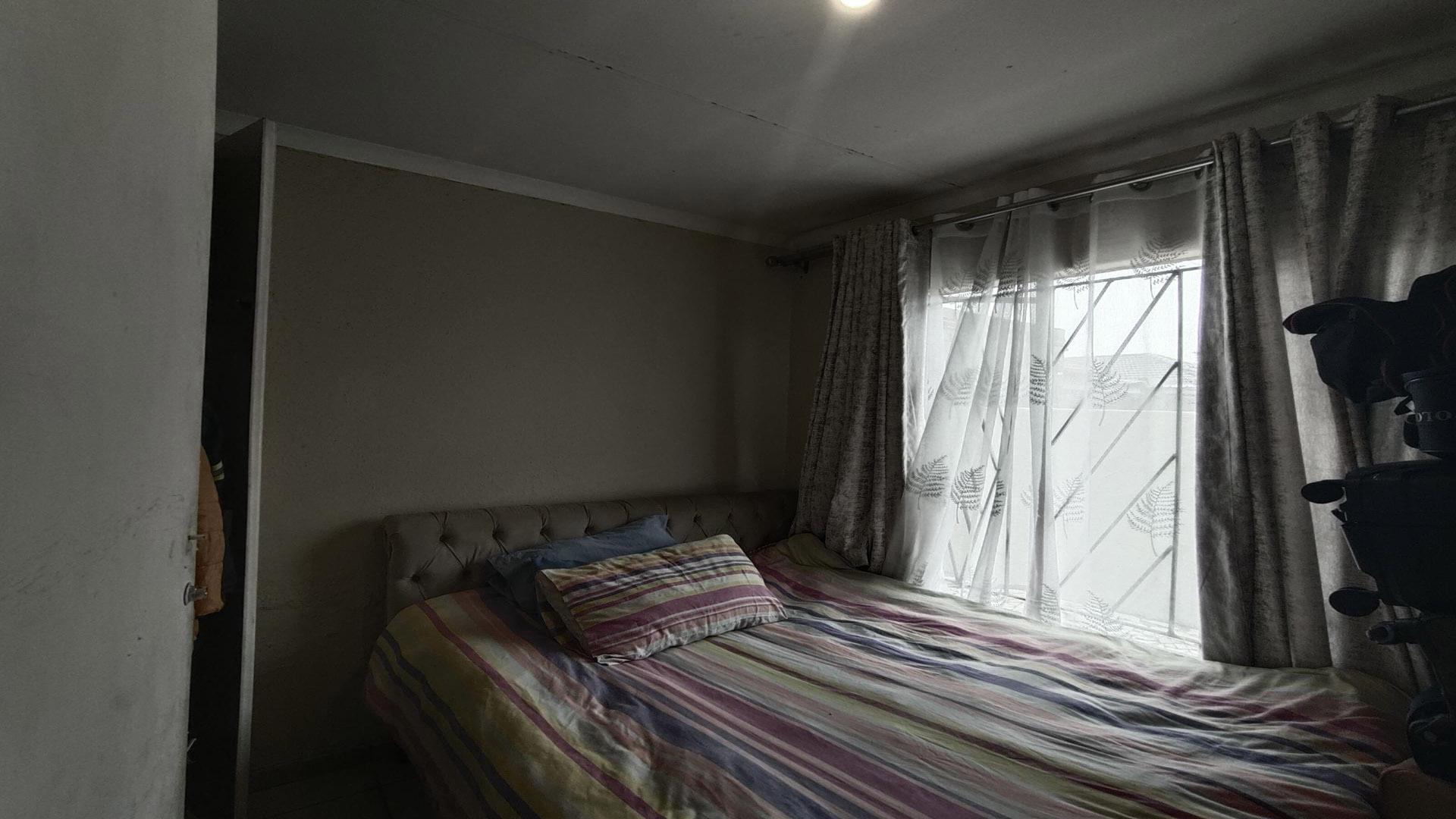 Bed Room 1 of property in Dawn Park