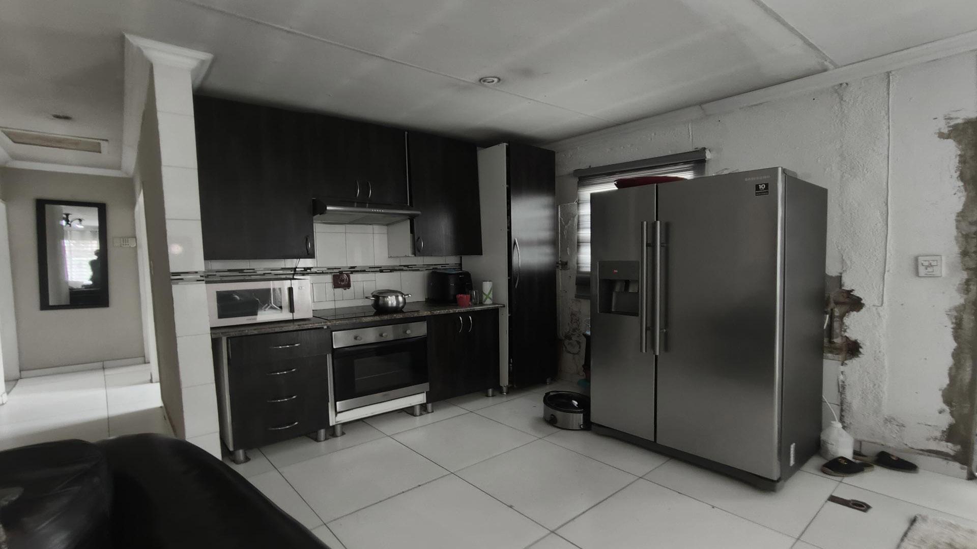 Kitchen of property in Dawn Park
