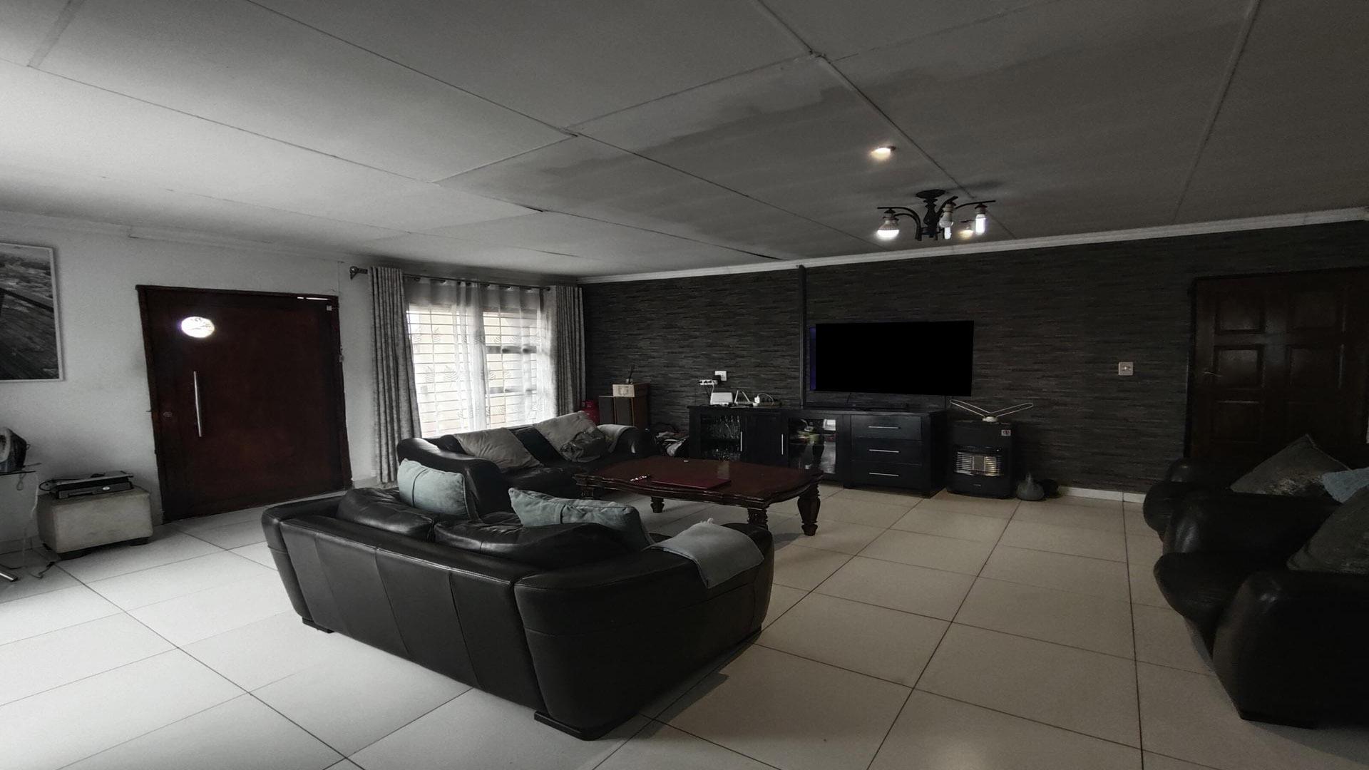 Lounges of property in Dawn Park