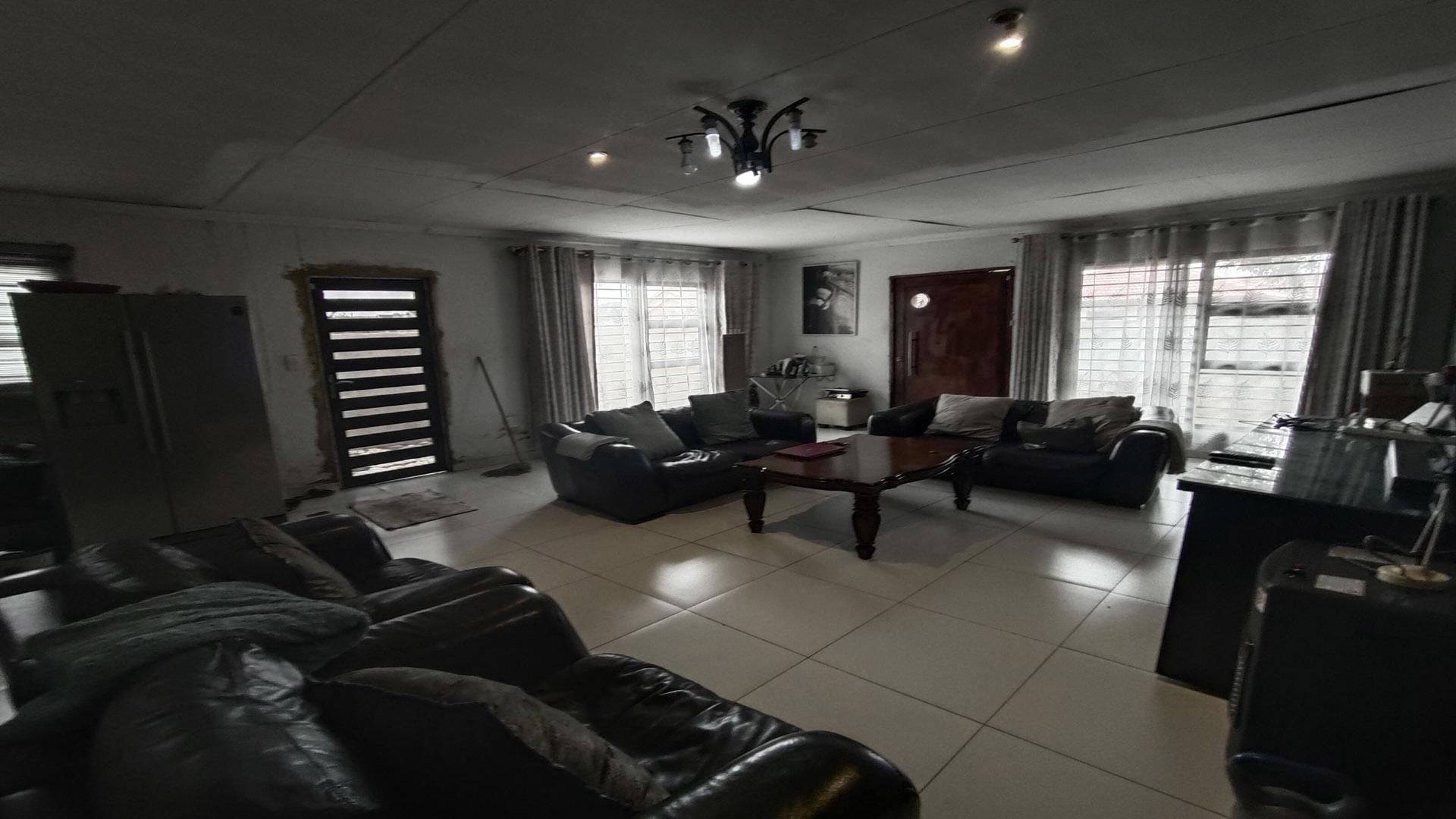 Lounges of property in Dawn Park