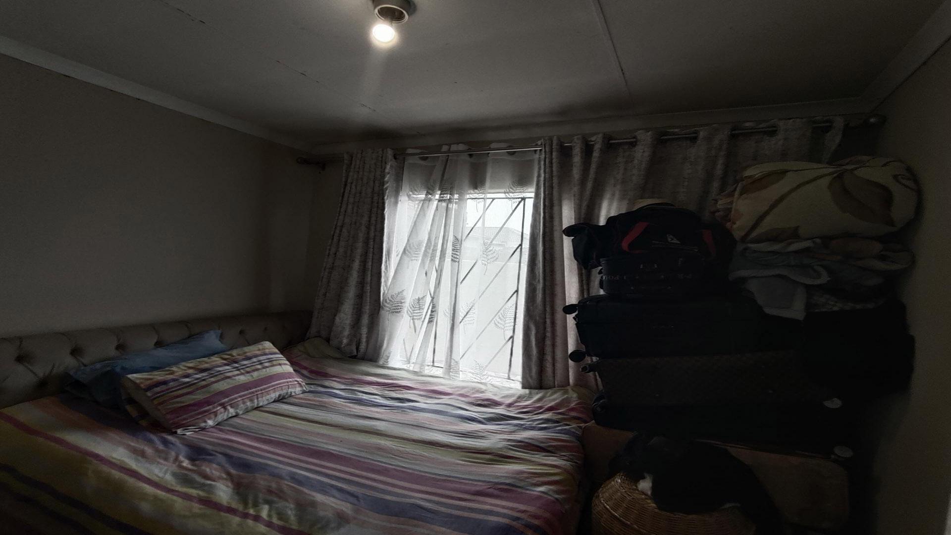 Bed Room 1 of property in Dawn Park