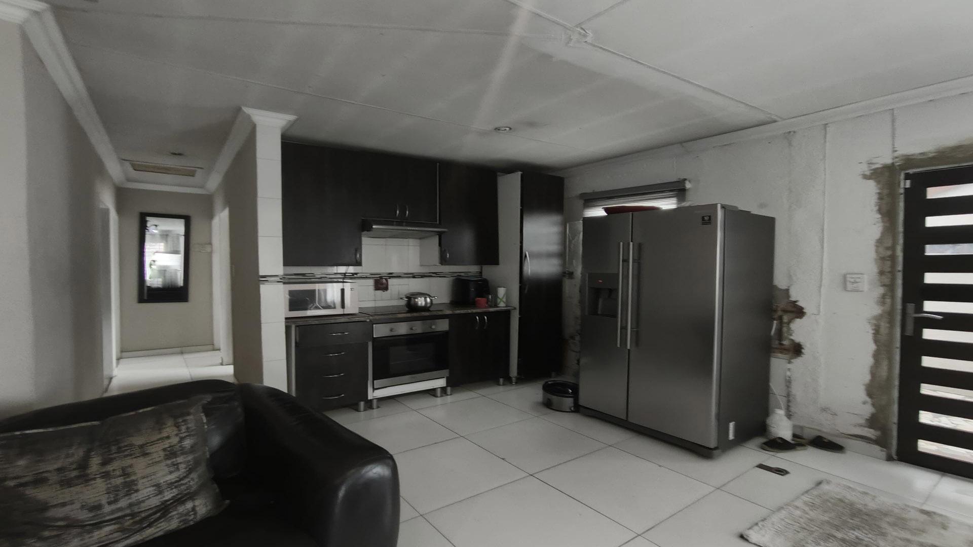 Kitchen of property in Dawn Park