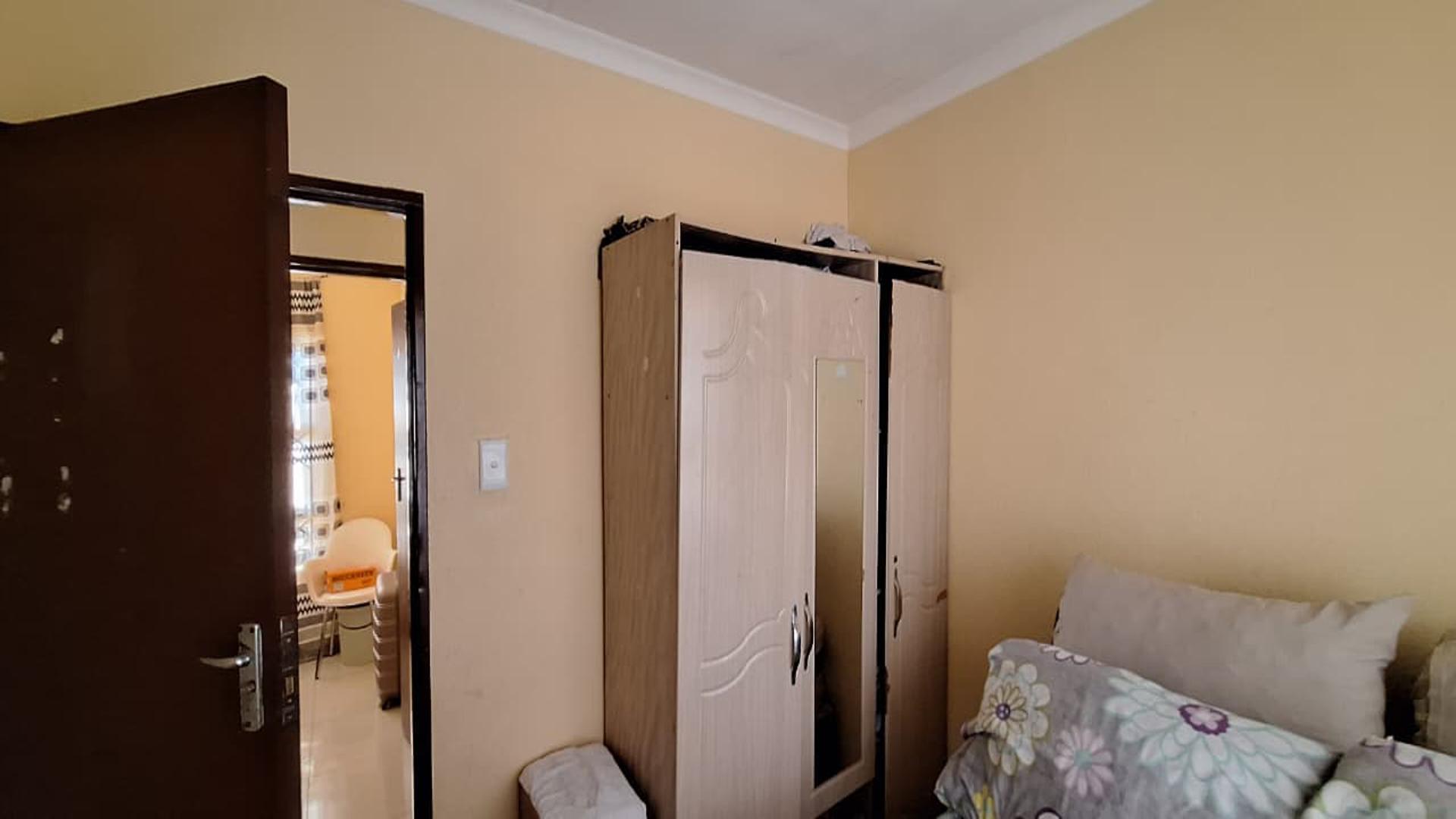 Bed Room 1 - 10 square meters of property in Alliance