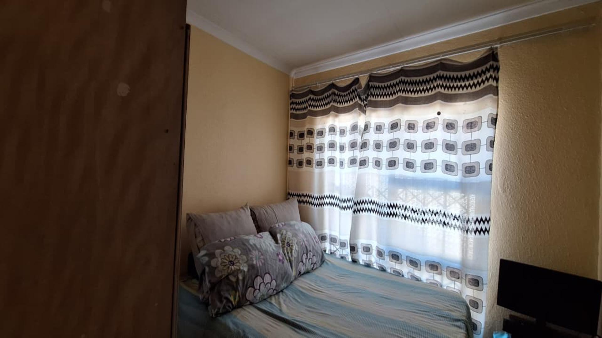 Bed Room 1 - 10 square meters of property in Alliance
