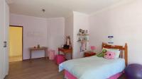 Bed Room 1 - 32 square meters of property in Bronberg