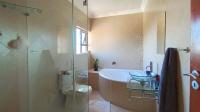 Bathroom 1 - 12 square meters of property in Bronberg