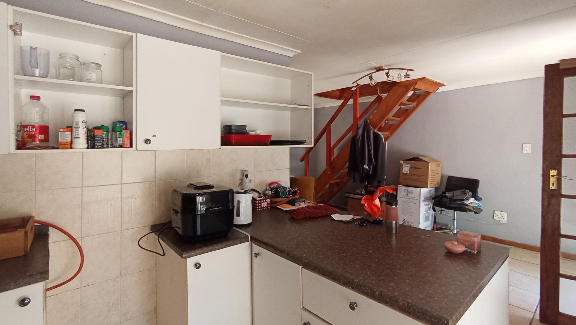 Kitchen - 63 square meters of property in Crowthorne AH