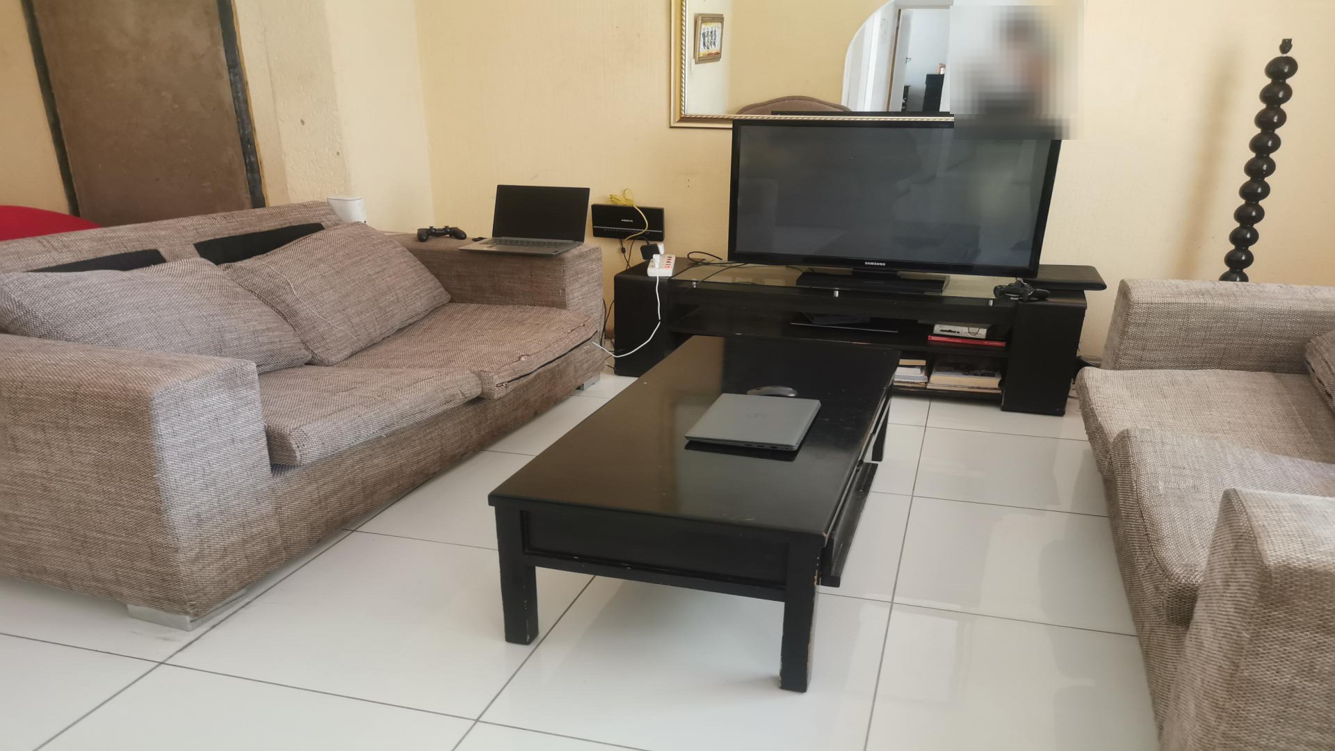 Lounges of property in Mayfield Park