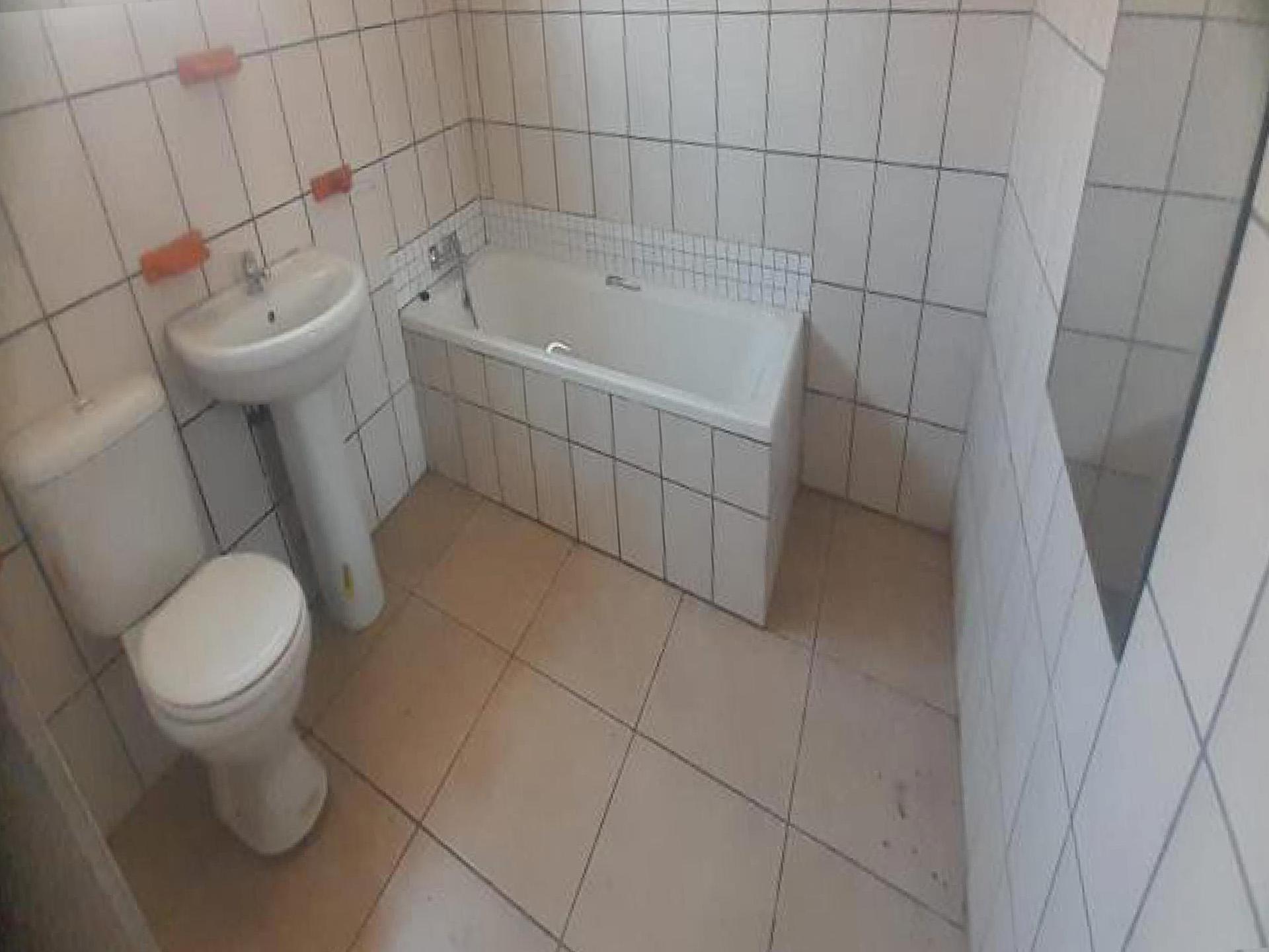 Bathroom 1 of property in Potchefstroom