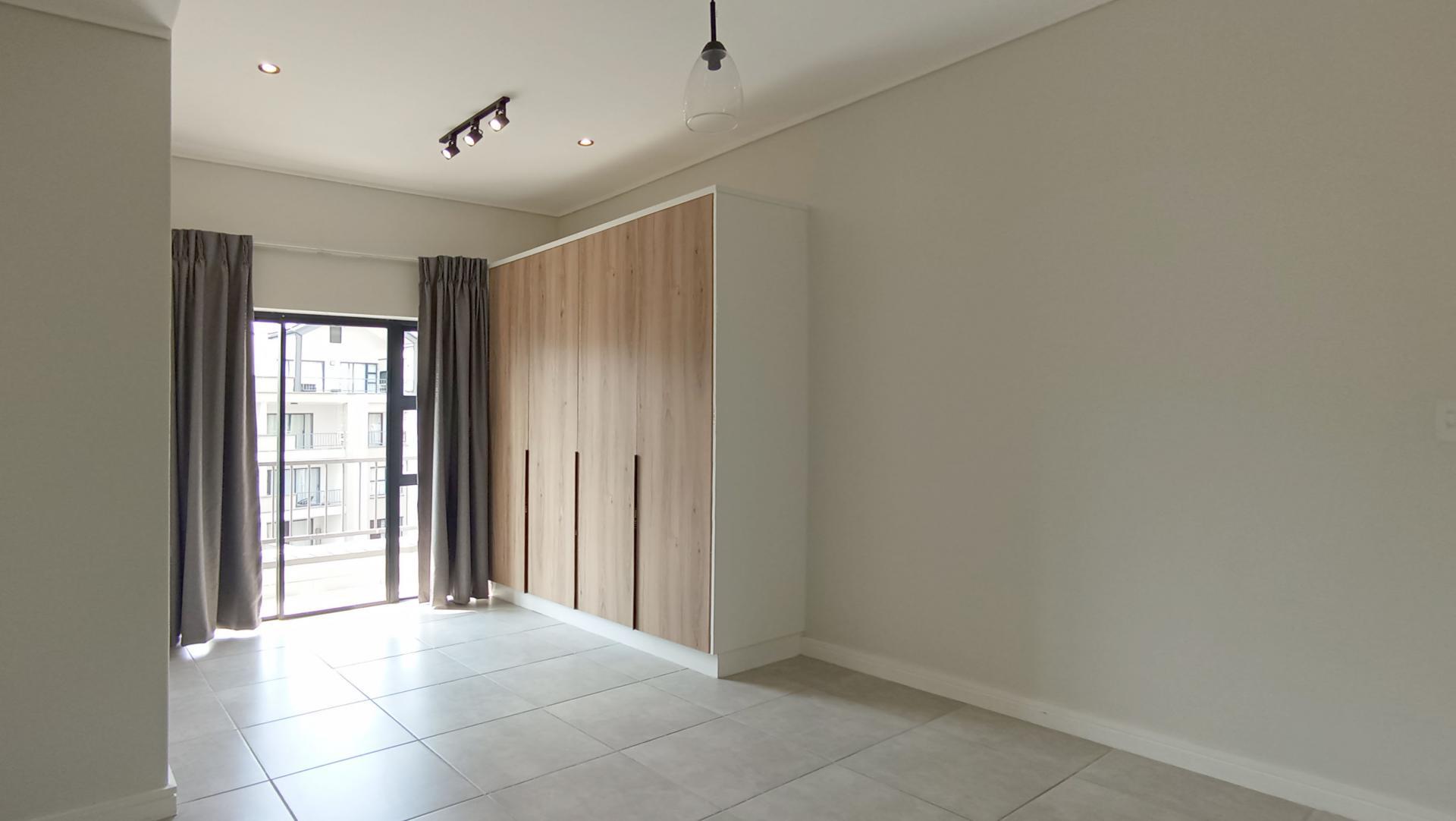 Main Bedroom - 20 square meters of property in Waterval Estate