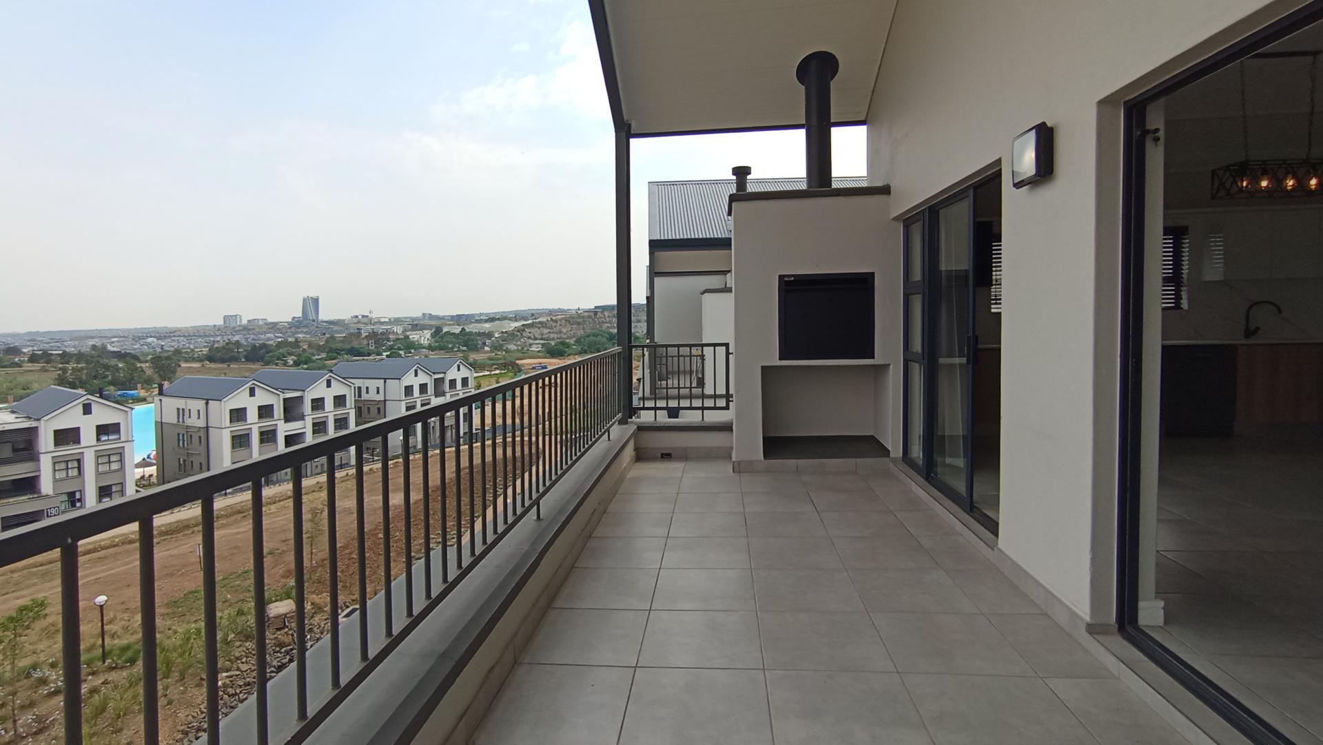 Balcony - 24 square meters of property in Waterval Estate