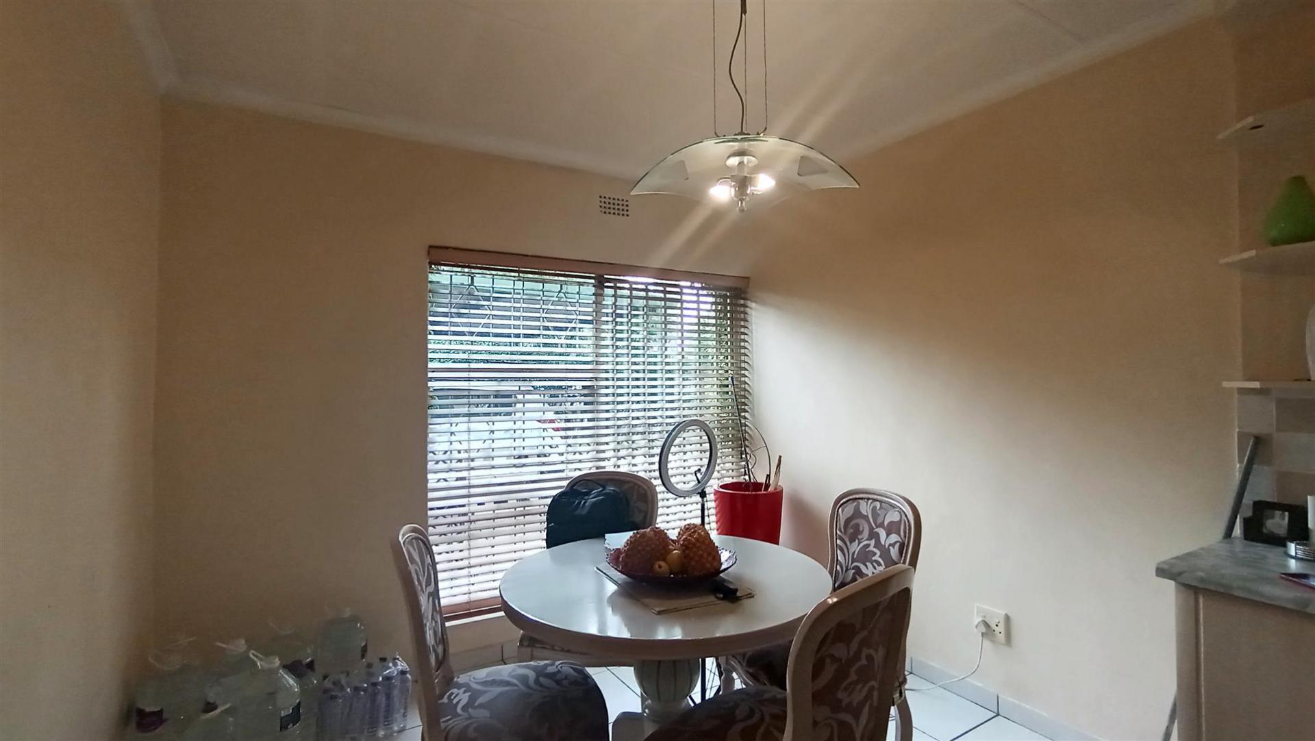 Dining Room - 11 square meters of property in Crystal Park