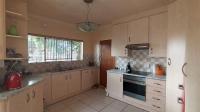 Kitchen - 11 square meters of property in Crystal Park