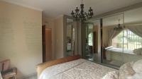 Main Bedroom - 18 square meters of property in Crystal Park