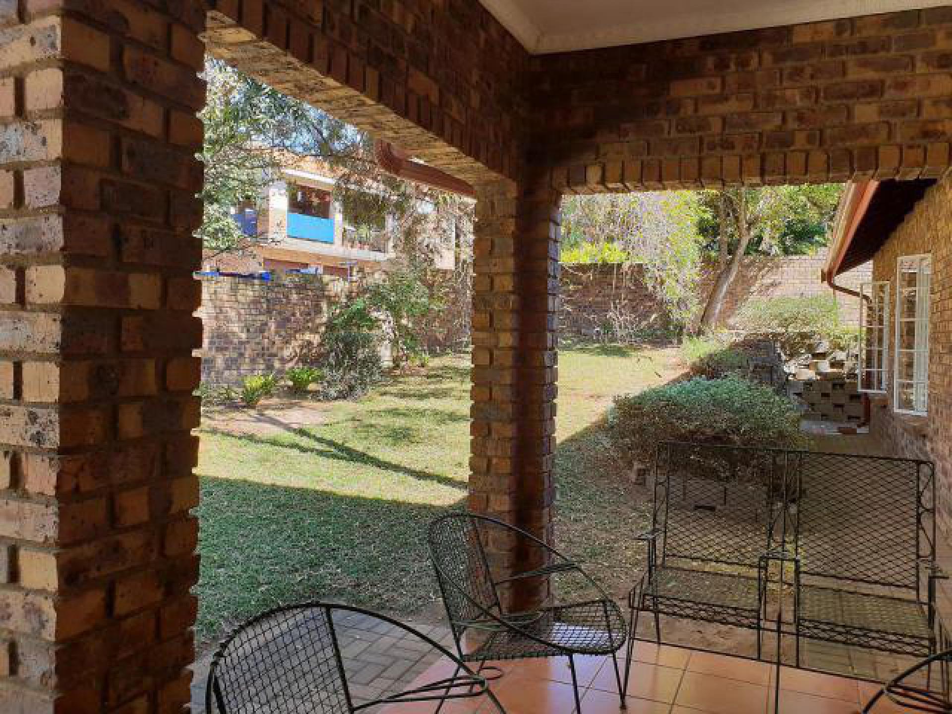Patio of property in Stonehenge