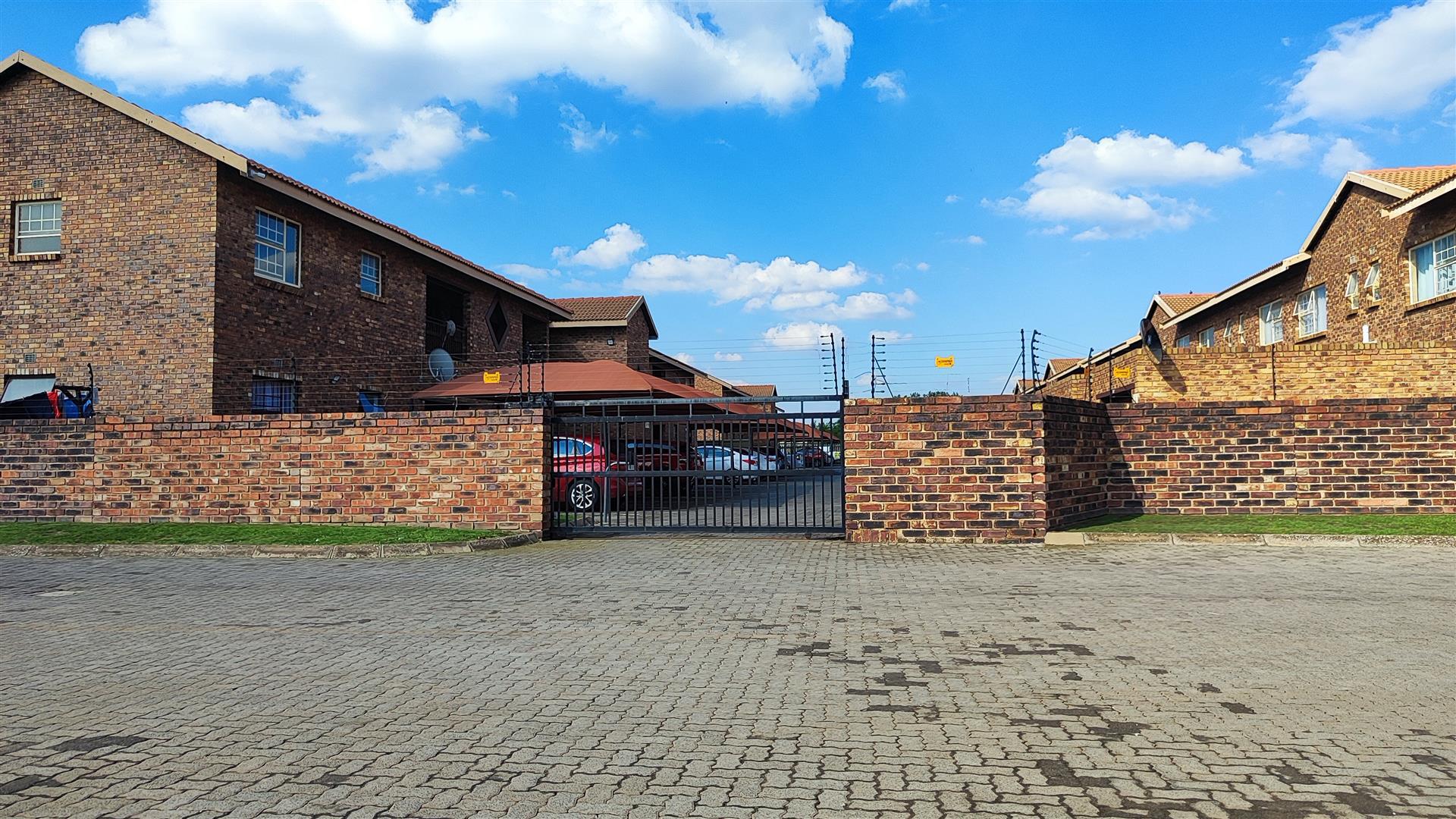 Front View of property in Crystal Park