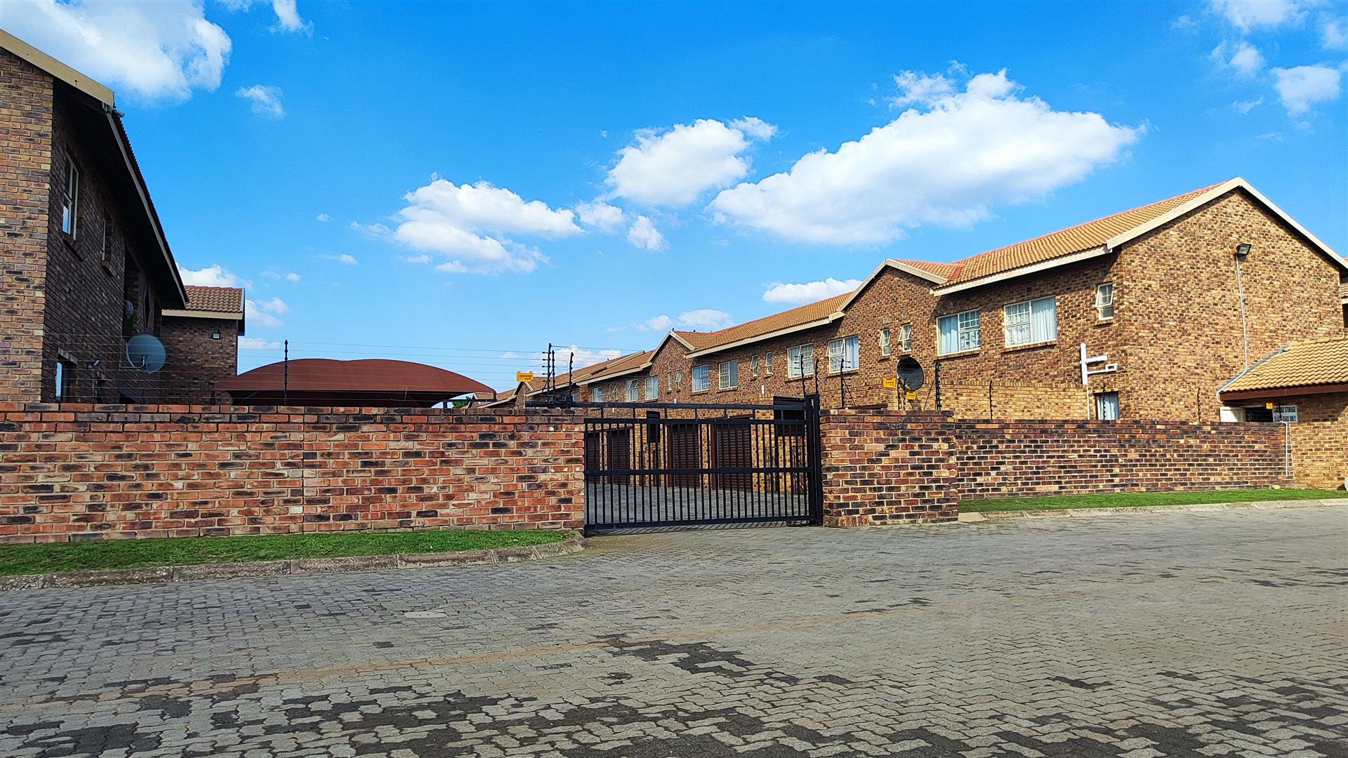 Front View of property in Crystal Park