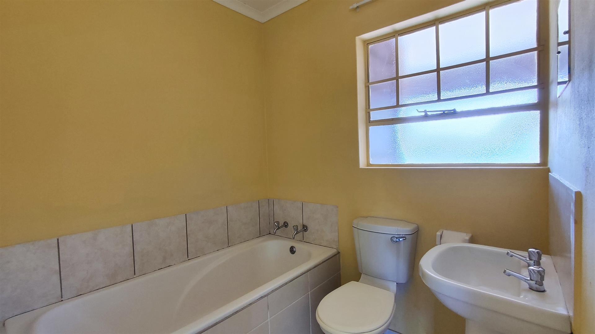 Bathroom 1 - 6 square meters of property in Crystal Park
