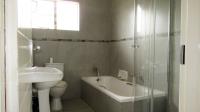 Bathroom 1 - 5 square meters of property in Sundowner