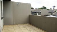 Balcony - 10 square meters of property in Sundowner