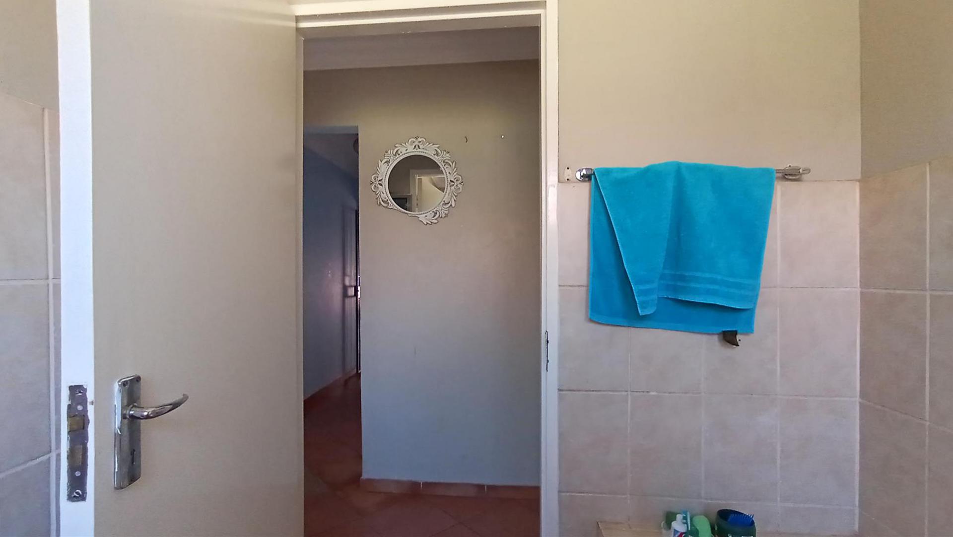 Bathroom 1 - 5 square meters of property in The Orchards