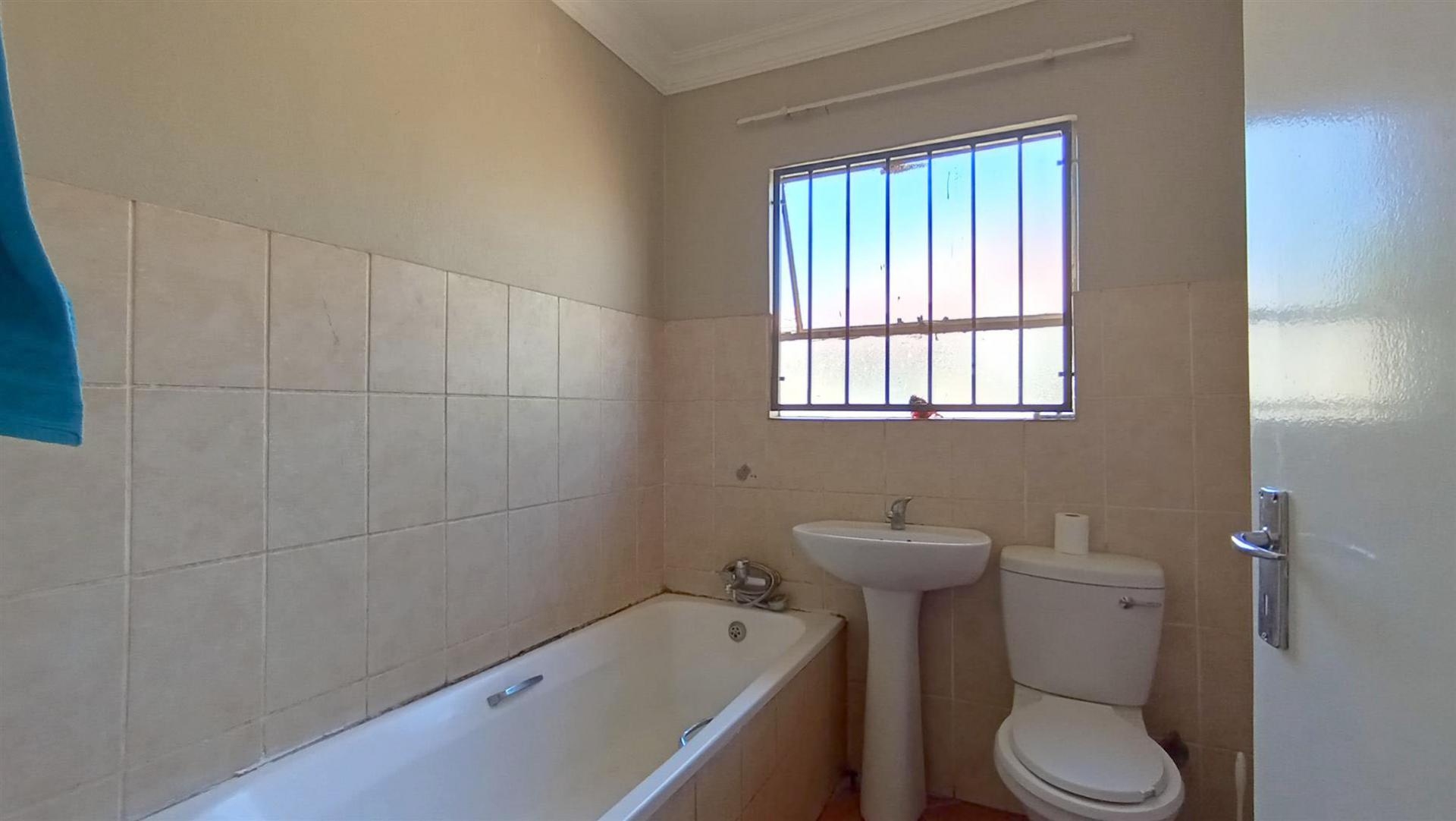 Bathroom 1 - 5 square meters of property in The Orchards