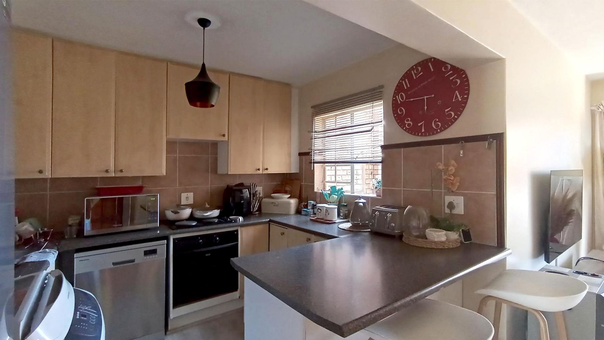 Kitchen - 10 square meters of property in Boardwalk Villas