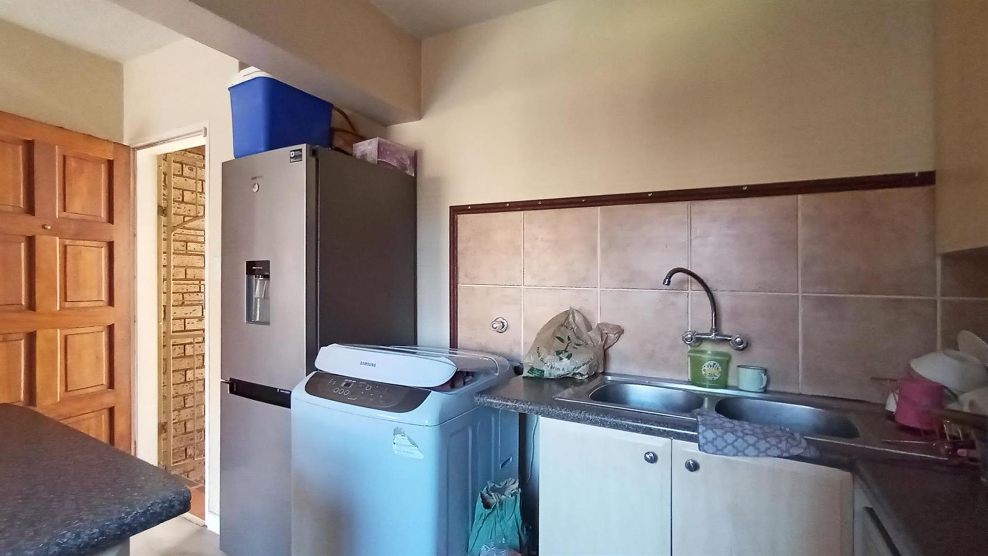 Kitchen - 10 square meters of property in Boardwalk Villas