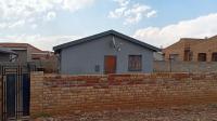 Front View of property in Roodekop