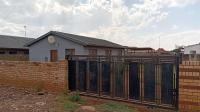 Front View of property in Roodekop