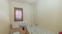 Bathroom 1 - 5 square meters of property in Windmill Park